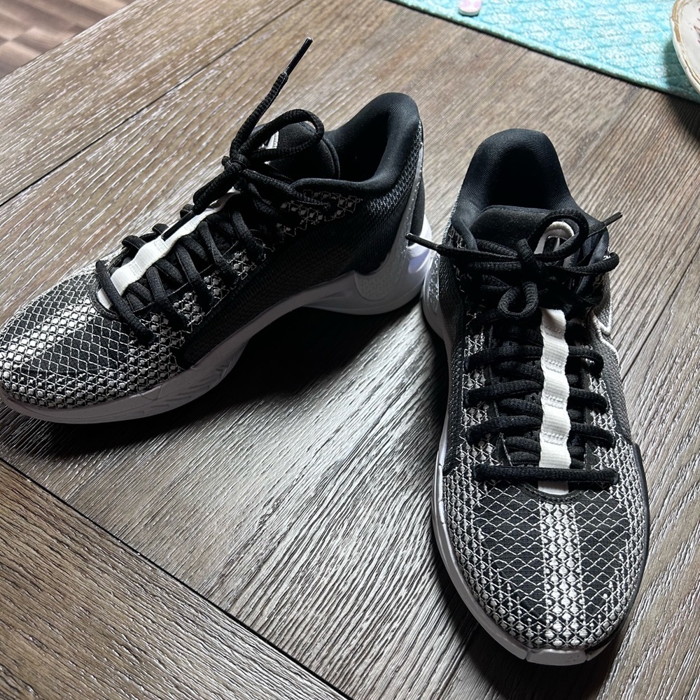 Nike Sabrina 1 Oreo TB Low Womens Basketball Shoes Black FQ3391-002 VNDS Size 7